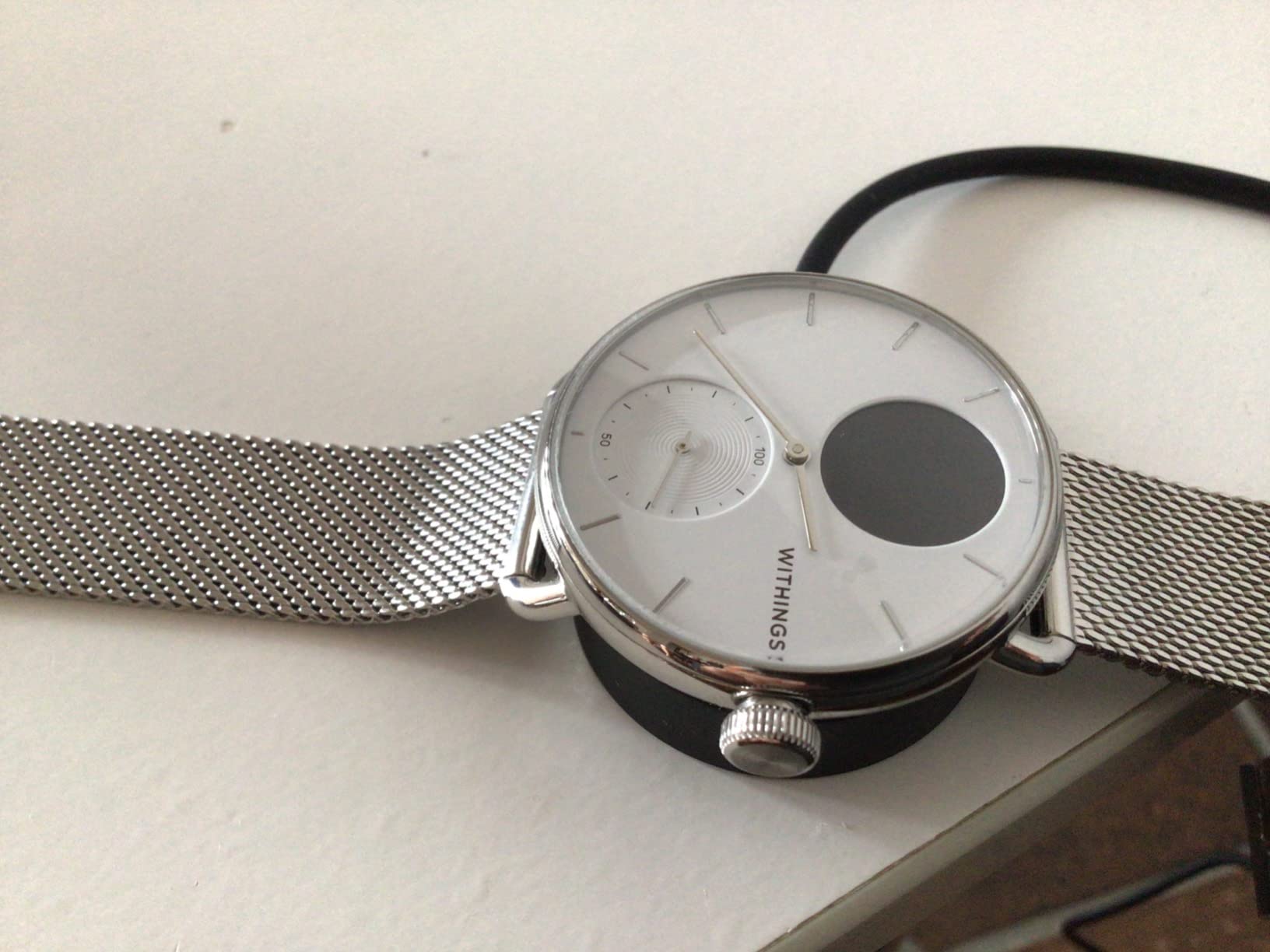 Passt perfekt auf die gewölbte Uhr